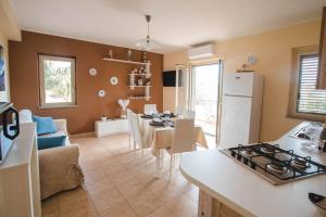 Kuchyň nebo kuchyňský kout v ubytování Artemide Apartment