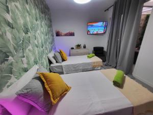 Ein Bett oder Betten in einem Zimmer der Unterkunft Apartamento Playa Chica