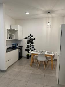 Una cocina o kitchenette en Luxury Apartments