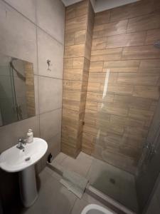 Un baño de Luxury Apartments