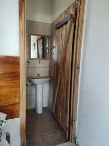 a bathroom with a sink and a mirror at Guest House Villa Machalilla in Machalilla