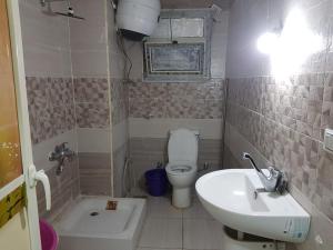Ванная комната в ٣٥ شارع المشتل تقسيم الشيشيني كورنيش المعادي مستشفىالسلام الدولي والنيل بدراوي وجنين
