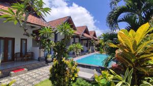 Πισίνα στο ή κοντά στο Miko Bungalow Nusa Penida