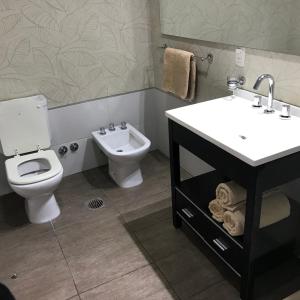 a bathroom with a toilet and a sink at Departamento BLUE in San Juan