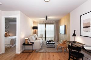 a living room with a couch and a bed at ZENHAUS - Vistas al Mar en Exclusivo Apartamento con Garage in Montevideo