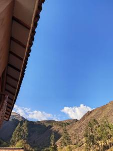 una vista sulle montagne da una casa di La casita del valle a Cuzco