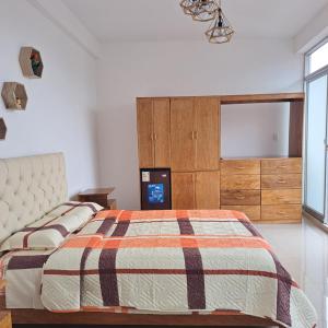 a bedroom with a bed and a couch at La casita de Vale in Tarapoto