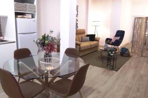 a living room with a glass table and chairs at Venerable 15A in Córdoba