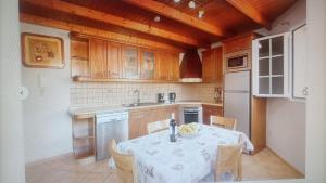 Η κουζίνα ή μικρή κουζίνα στο casa los abuelos 2
