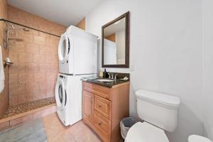 Ένα μπάνιο στο Cozy 1 bdr/1br near downtown +16 φωτογραφίες