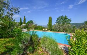 a swimming pool in a garden with trees at Cozy Home In Castiglion Fiorentino in Castiglion Fiorentino