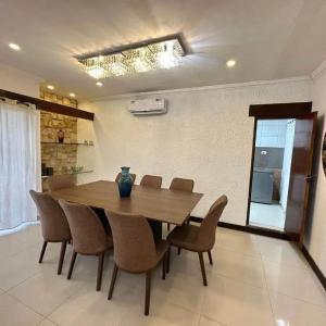 a dining room with a wooden table and chairs at Guajira Hostel SCZ in Santa Cruz de la Sierra