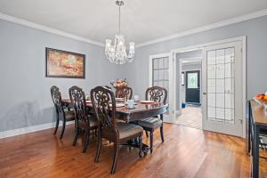 a dining room with a table and chairs at Charlottetown House Bed & Breakfast in Niagara on the Lake