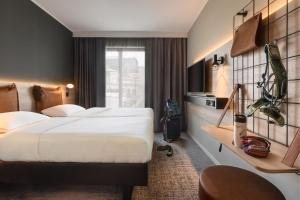 Letto o letti in una camera di Moxy Dresden Neustadt