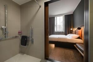 Letto o letti in una camera di Moxy Dresden Neustadt