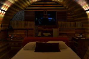 Postel nebo postele na pokoji v ubytování HOTEL EXTASIS ZIPOLITE nudista