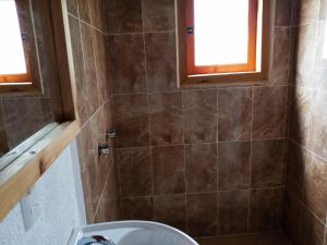 a bathroom with a sink and a shower at Posada Tia Miny in San Miguel