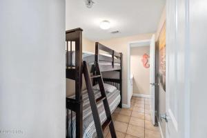 Кровать или кровати в номере Beach Condo at the Shores of Panama Condos - Unit 918