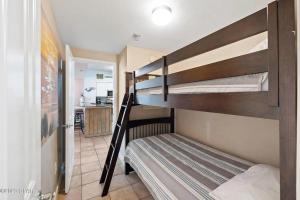Кровать или кровати в номере Beach Condo at the Shores of Panama Condos - Unit 918