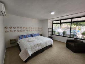 En eller flere senger på et rom på Apartment in Castillogrande