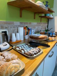 Jedlo v ubytovaní bed & breakfast alebo blízkom okolí