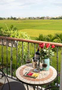 Balkón nebo terasa v ubytování Maison Fleur Luxury Hoi An
