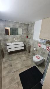 Ein Badezimmer in der Unterkunft Handwerkerwohnung-Monteurunterkunft
