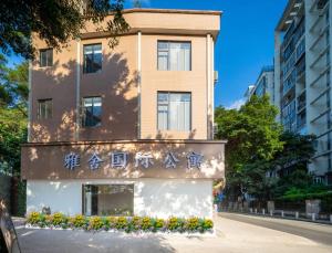 Budova, kde se aparthotel nachází