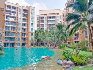 Bazén v ubytování Atlantis Condo Resort nebo v jeho okolí