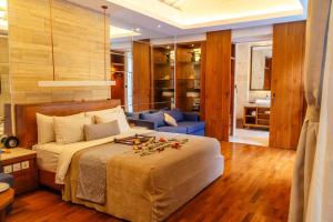 Postel nebo postele na pokoji v ubytování Sana Vie Villa Seminyak by Ini Vie Hospitality