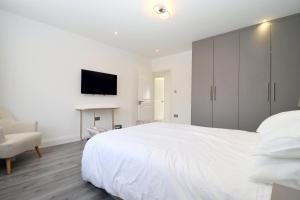 En eller flere senge i et værelse på Crawley House