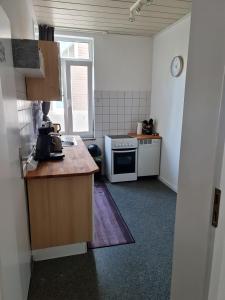 a kitchen with a sink and a stove at Drea's Ferienwohnung in Wermelskirchen