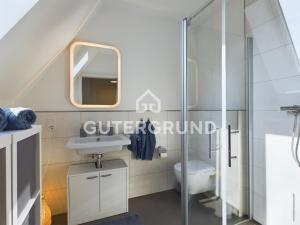 a bathroom with a shower and a toilet and a sink at Studio-Apartment "Charlotte" in Westerstede