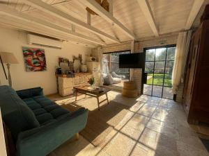 a living room with a couch and a tv at בשרונה בגליל in Sharona