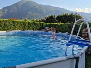 - une piscine pour enfants dans l'établissement Haus Trojer, à Matrei in Osttirol