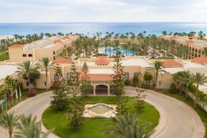 Bazén v ubytování JAZ Almaza Beach Resort, Almaza Bay nebo v jeho okolí