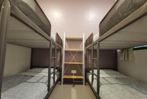 two bunk beds in a small room with twothirds gmaxwell gmaxwell gmaxwell gmaxwell at G Residence - 2R2B Barrington Night Market (2) in Brinchang
