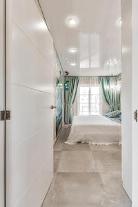 Posteľ alebo postele v izbe v ubytovaní Apartment Orlando Wave + 37 fotografií