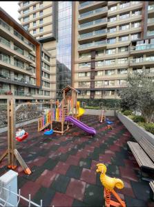 Children's play area sa Lovely 2-bedroom serviced apartment with pool