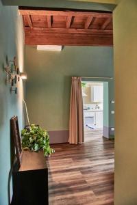 Photo de la galerie de l'établissement Casa Asja: Cromatismo in centro storico, à Cesena 17 autres photos