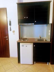 a small kitchen with a sink and a counter at Blue Bay Beach Hotel in Koinyra