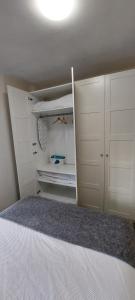 Łóżko lub łóżka w pokoju w obiekcie BONITO APARTAMENTO TRIANA-LOS REMEDIOS