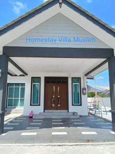 a building with a sign that reads homogeneity villa museum at Homestay Villa Muslim Kuala Terengganu with pool and parking in Kuala Terengganu