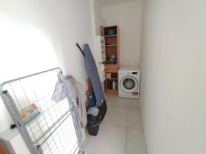 a hallway with a laundry room with a washing machine at Maison pour 4/ 6 personnes les hirondelles in Saint-Vivien-de-Monségur