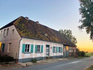 an old house on the side of a road at KreativKate in Breetz
