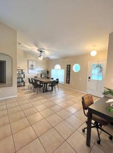 Φωτογραφία από το άλμπουμ του Modern Cozy 5 Beds Private Getaway! σε Kissimmee