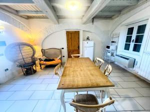 3 guests apt Spoleto Pool site - With infinity pool, extensive grounds廚房或簡易廚房