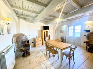 3 guests apt Spoleto Pool site - With infinity pool, extensive grounds電視和／或娛樂中心