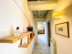 3 guests apt Spoleto Pool site - With infinity pool, extensive grounds廚房或簡易廚房