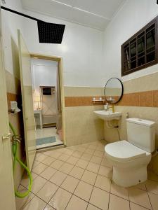 a bathroom with a toilet and a sink at Homestay Mijanna in Johor Bahru